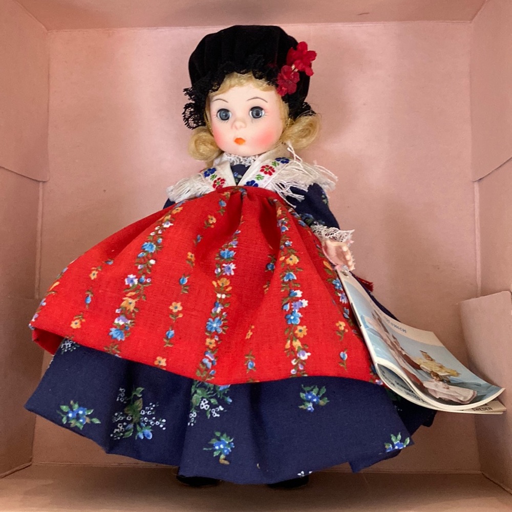 Madame Alexander International Dolls